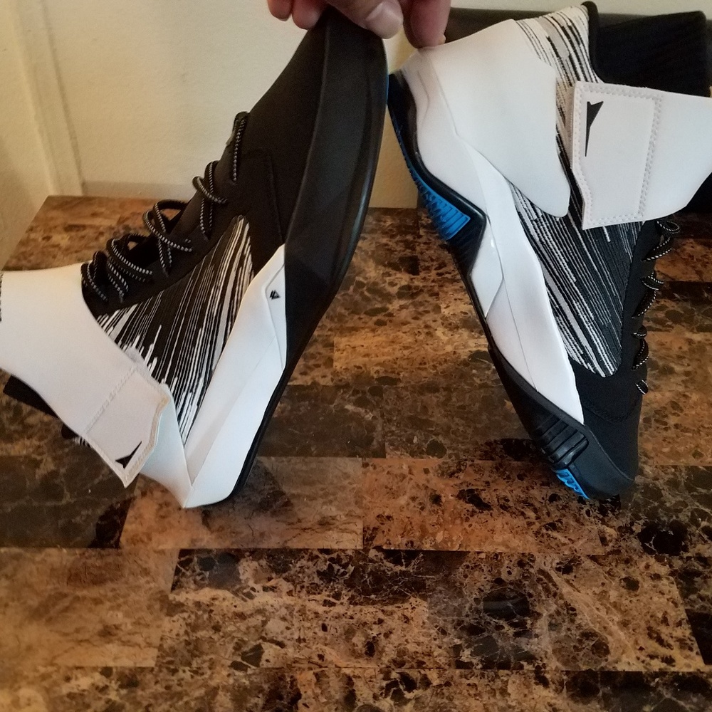 BRANDBLACK FUTURE LEGEND BASKETBALL SHOES